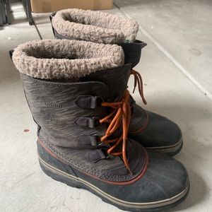 Sorel boots black.